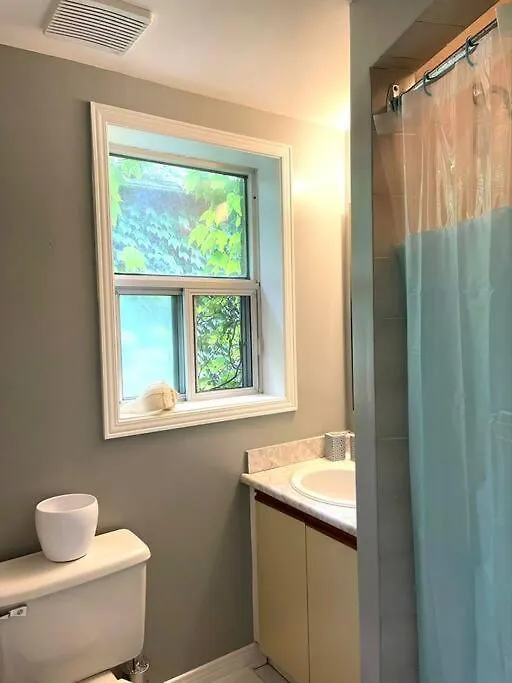 Superb Spacious Loft Old Toronto Near Distillery District 0*,  Kanada