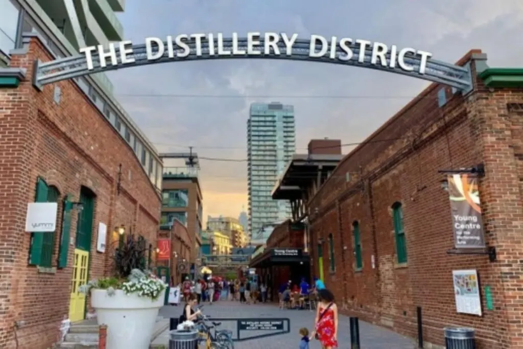 Superb Spacious Loft Old Toronto Near Distillery District Kanada