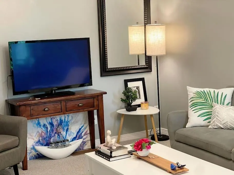 Superb Spacious Loft Old Toronto Near Distillery District location