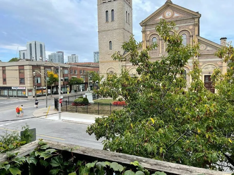 Superb Spacious Loft Old Toronto Near Distillery District Daire